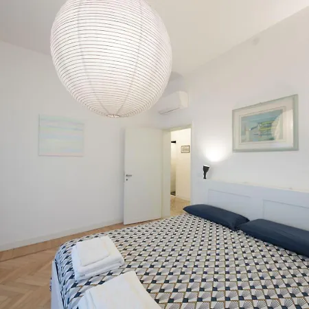 Appartement Principe Di Piemonte 10m 6 Guests Venetië